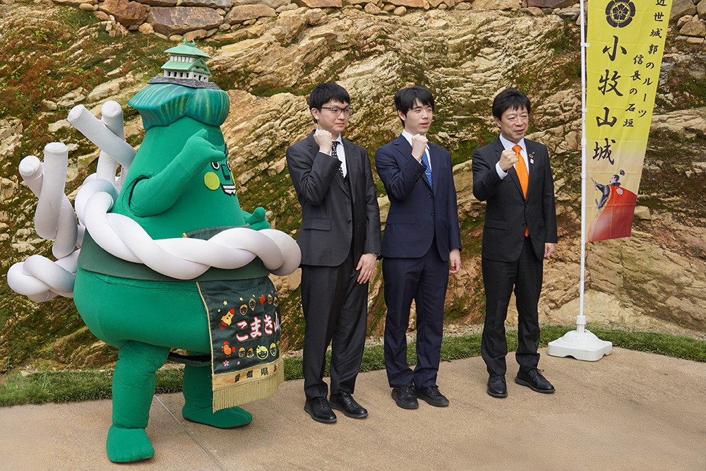 伊藤園お～いお茶杯 第66期王位戦七番勝負第1局 こまき対局関係